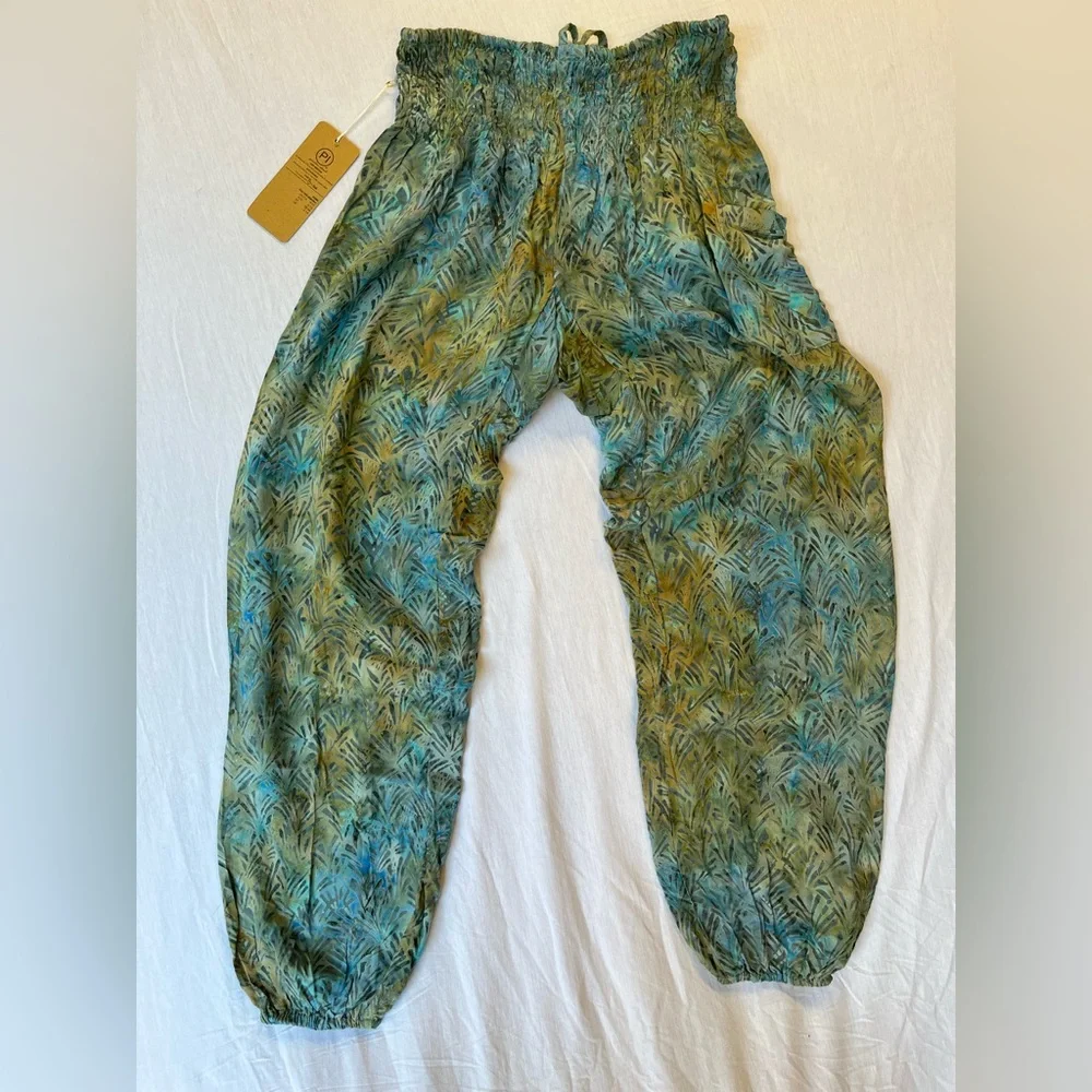 Women’s Paradise Island PI Bohemian Flowy Harem Pants One Size 0-12 Rayon NWT - Picture 2 of 8